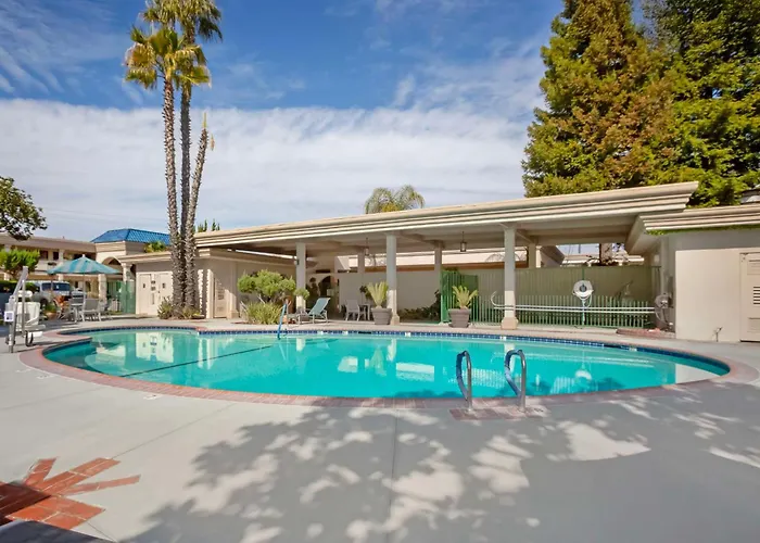 Best Western Plus Black Oak